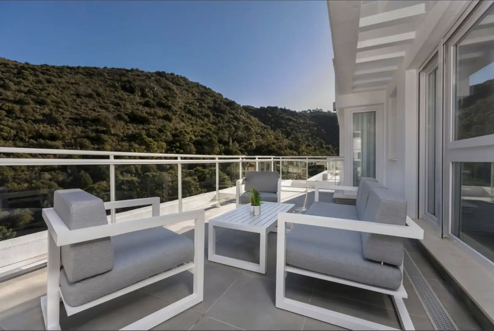 Apartamento con piscina en venta en Benahavís pueblo, imagen 3