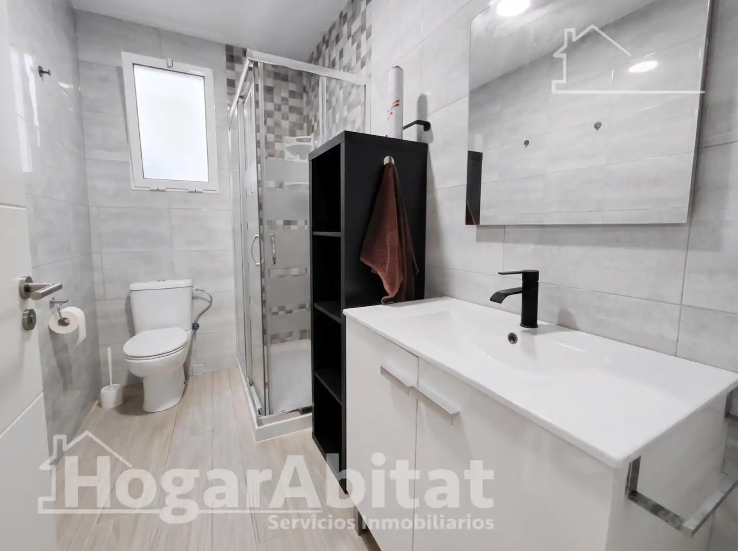 Baño de Piso en venta en Valencia con Aire acondicionado