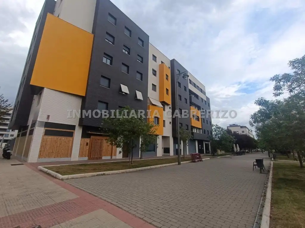 Vista exterior de Piso en venta en El Campillo - Norte