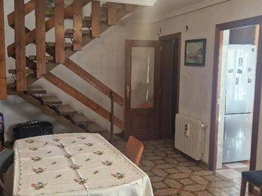 Adossat amb balcó en venda a L'Olivereta