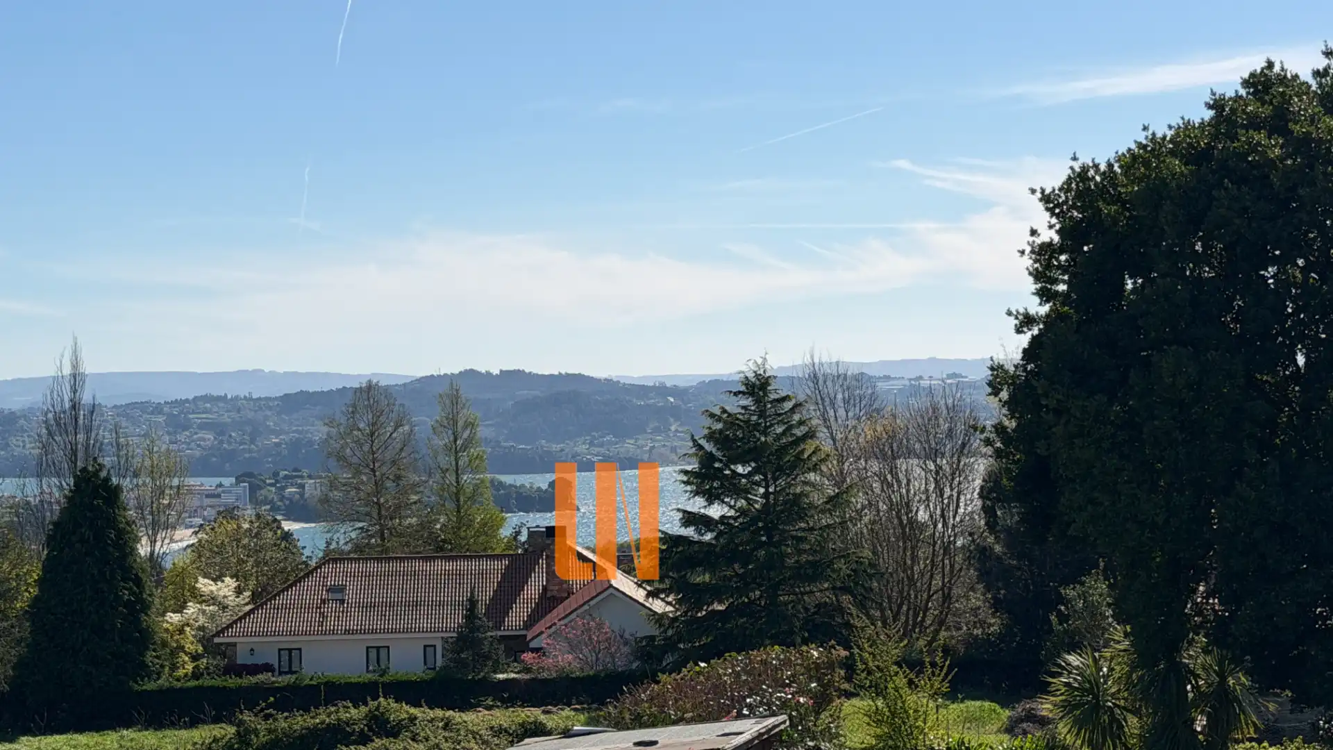 Houses for sale in Miño  with Heating, Private garden and Parquet flooring