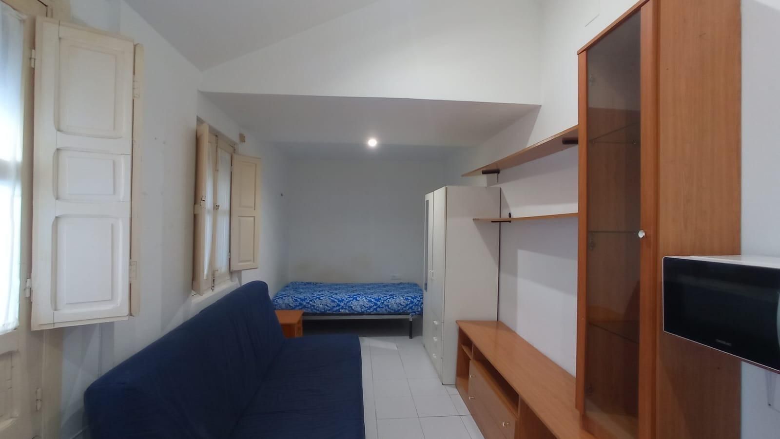 Study to rent in  Granada Capital