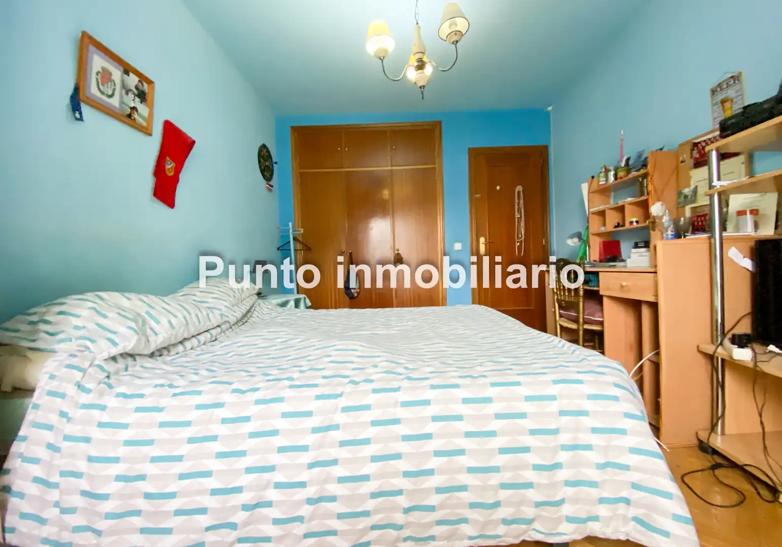 Dormitori de Casa adosada en venda en Valladolid amb Calefacció, Jardí privat i Parquet