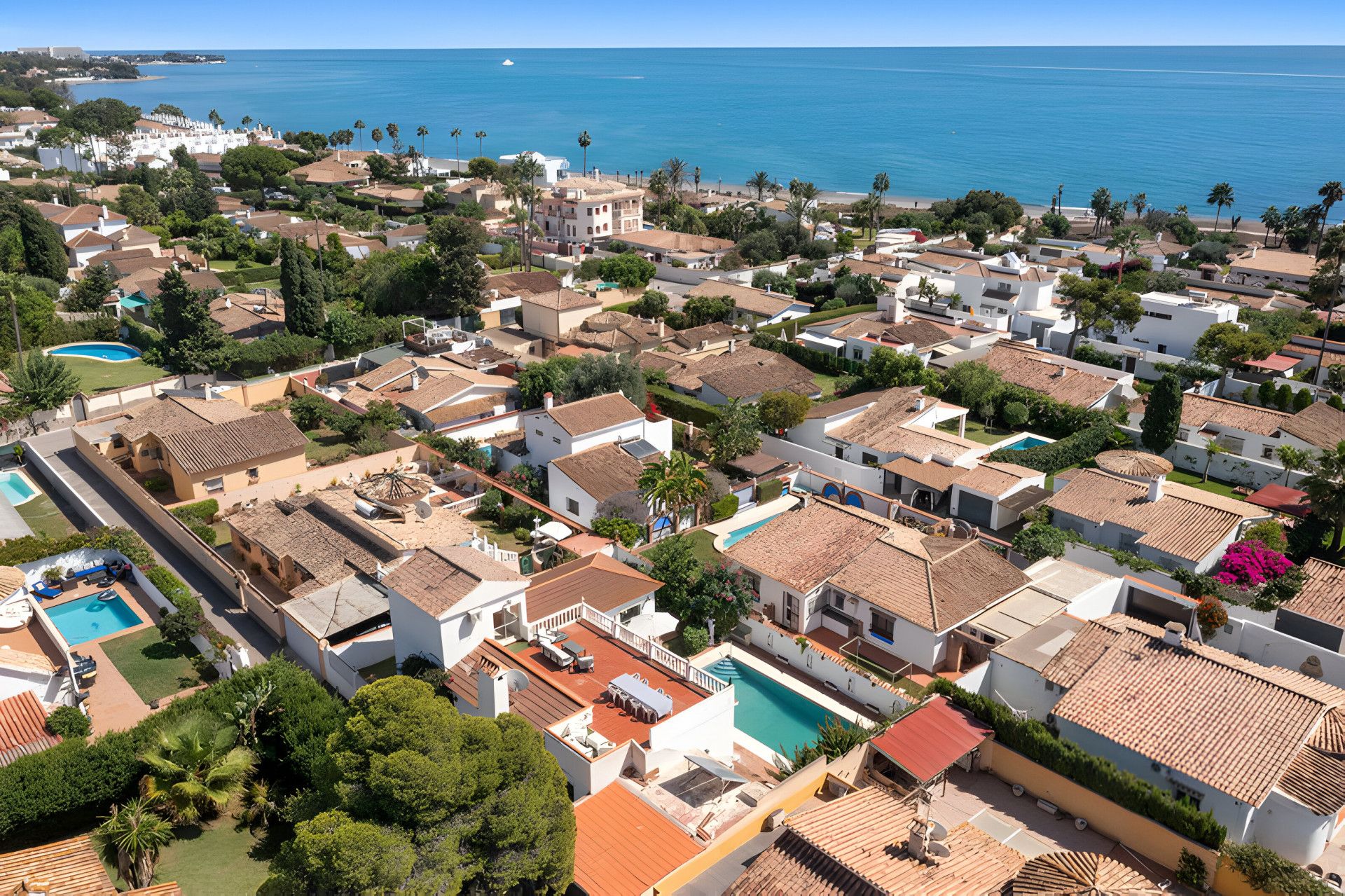 Exterior view of House or chalet for sale in Estepona  with Air Conditioner, Private garden and Terrace
