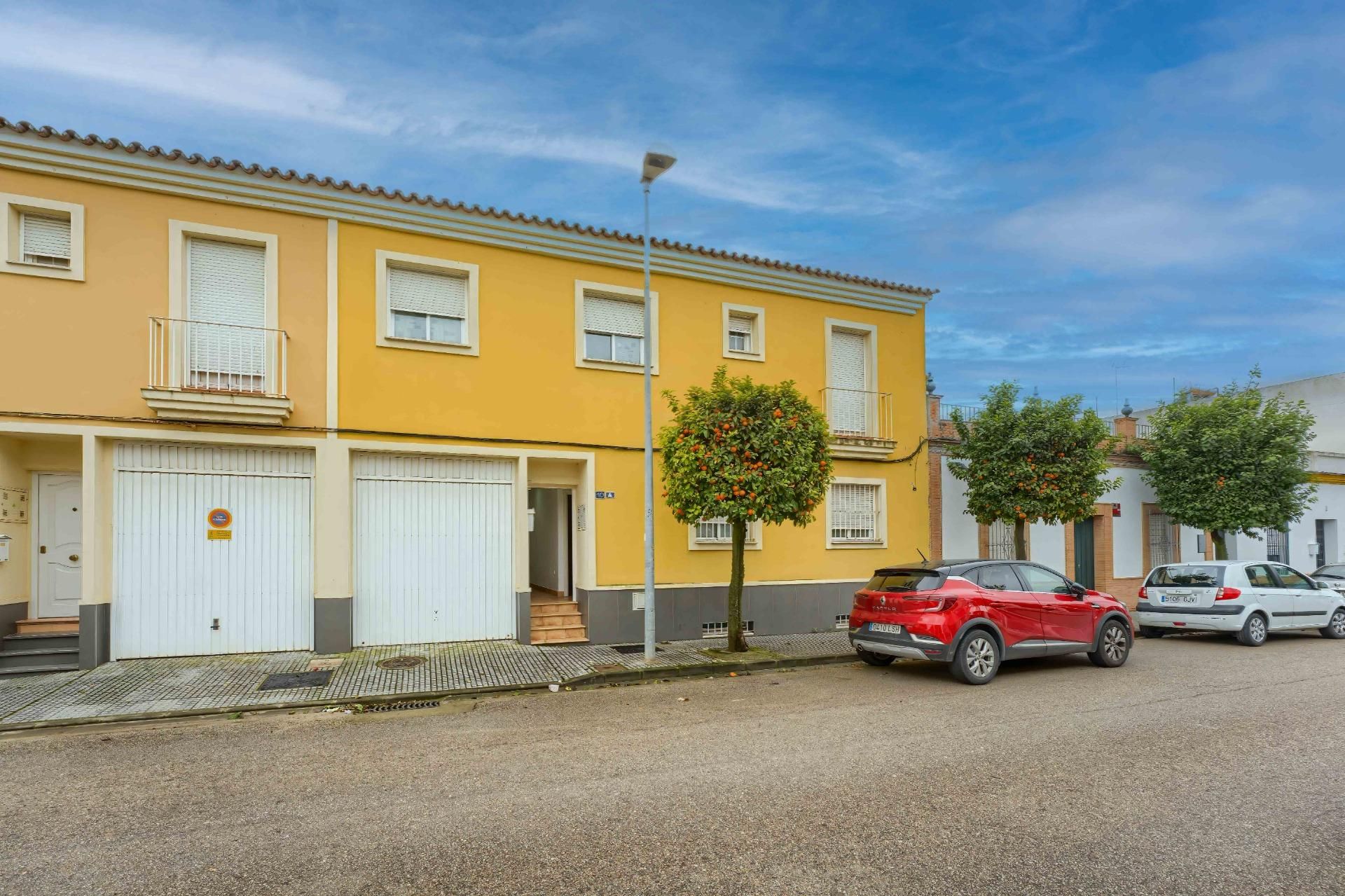 Vista exterior de Casa adosada en venda en Bollullos de la Mitación amb Aire condicionat