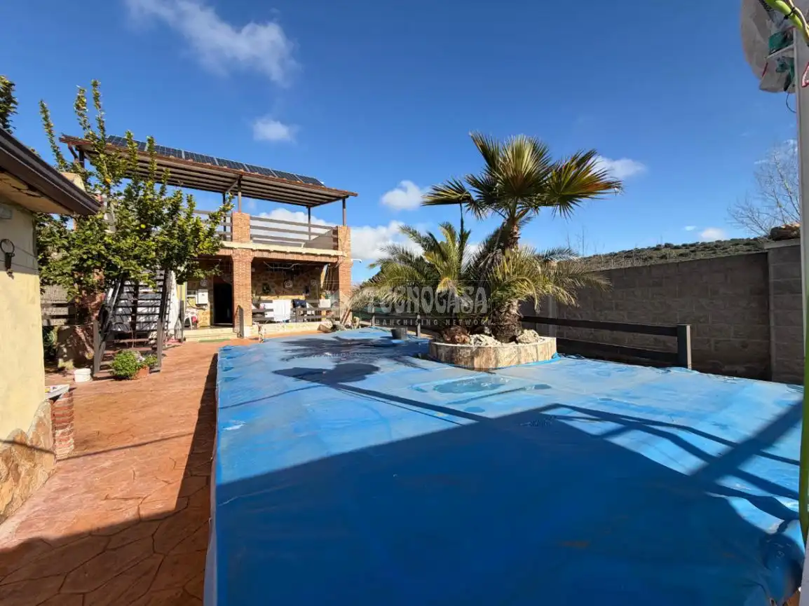 Piscina de Finca rústica en venda en Villatorres amb Aire condicionat, Calefacció i Alarma
