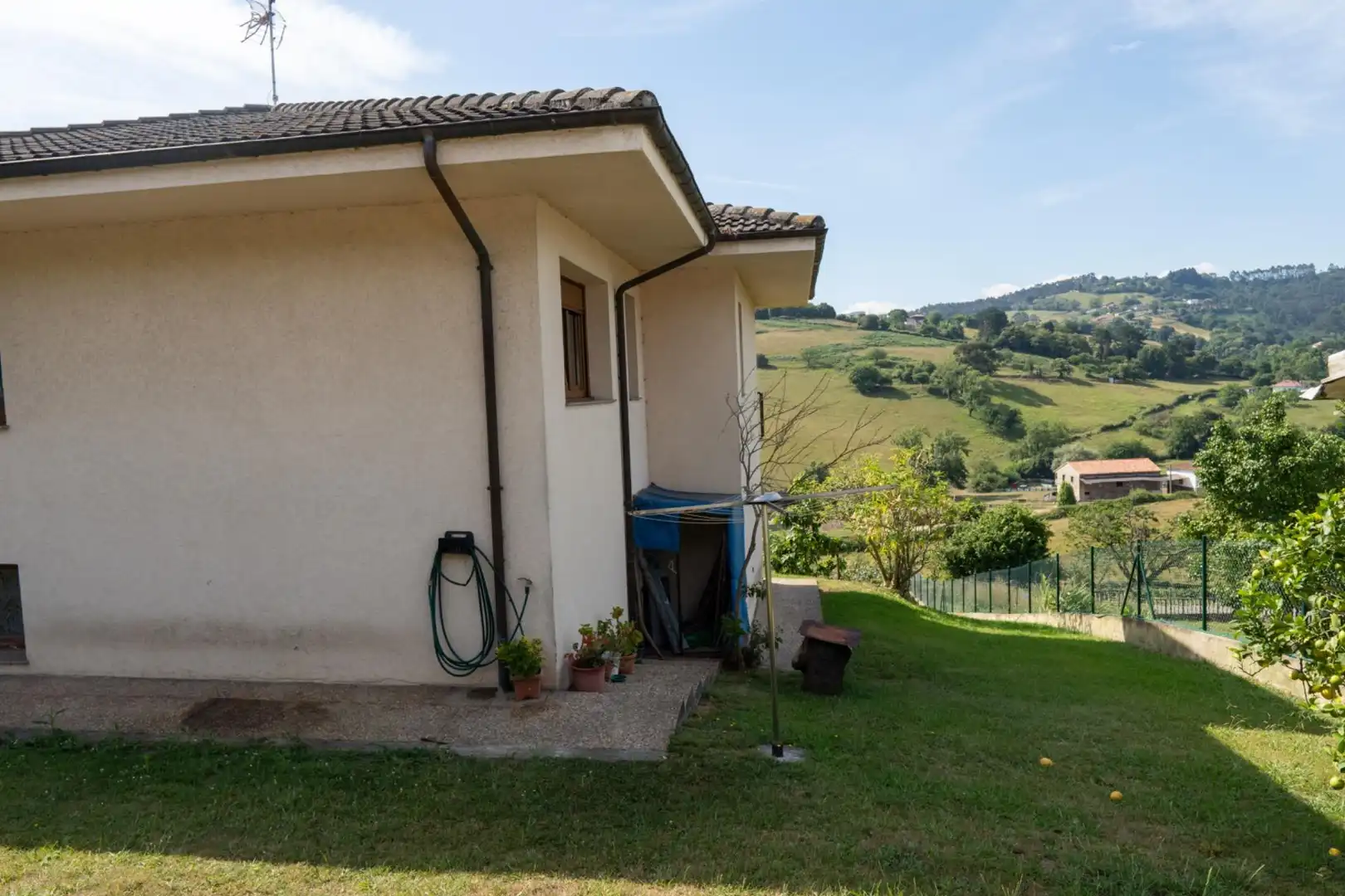 Jardí de Casa o xalet en venda en Gijón  amb Calefacció, Jardí privat i Terrassa
