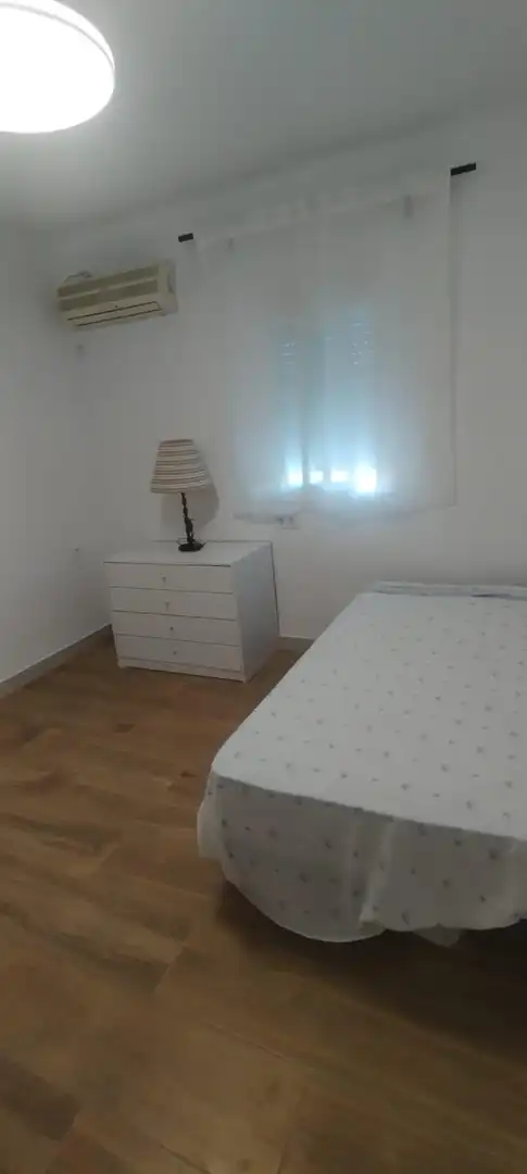 Bedroom of Flat for share in Sevilla