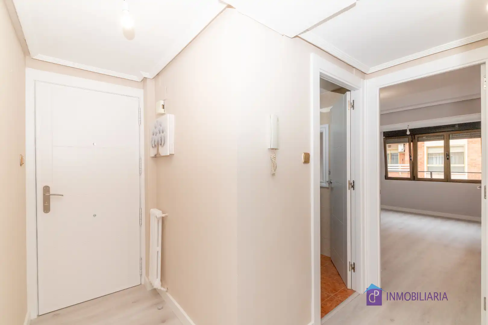 Flat for sale in Zaragoza  with Air Conditioner, Heating and Oven