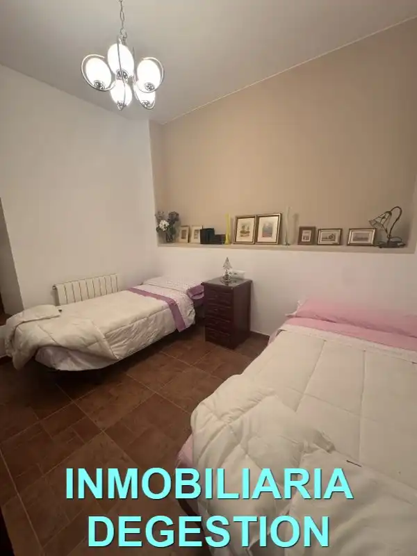 Habitación de Casa adosada en venta en Guarromán con Aire acondicionado, Calefacción y Jardín privado