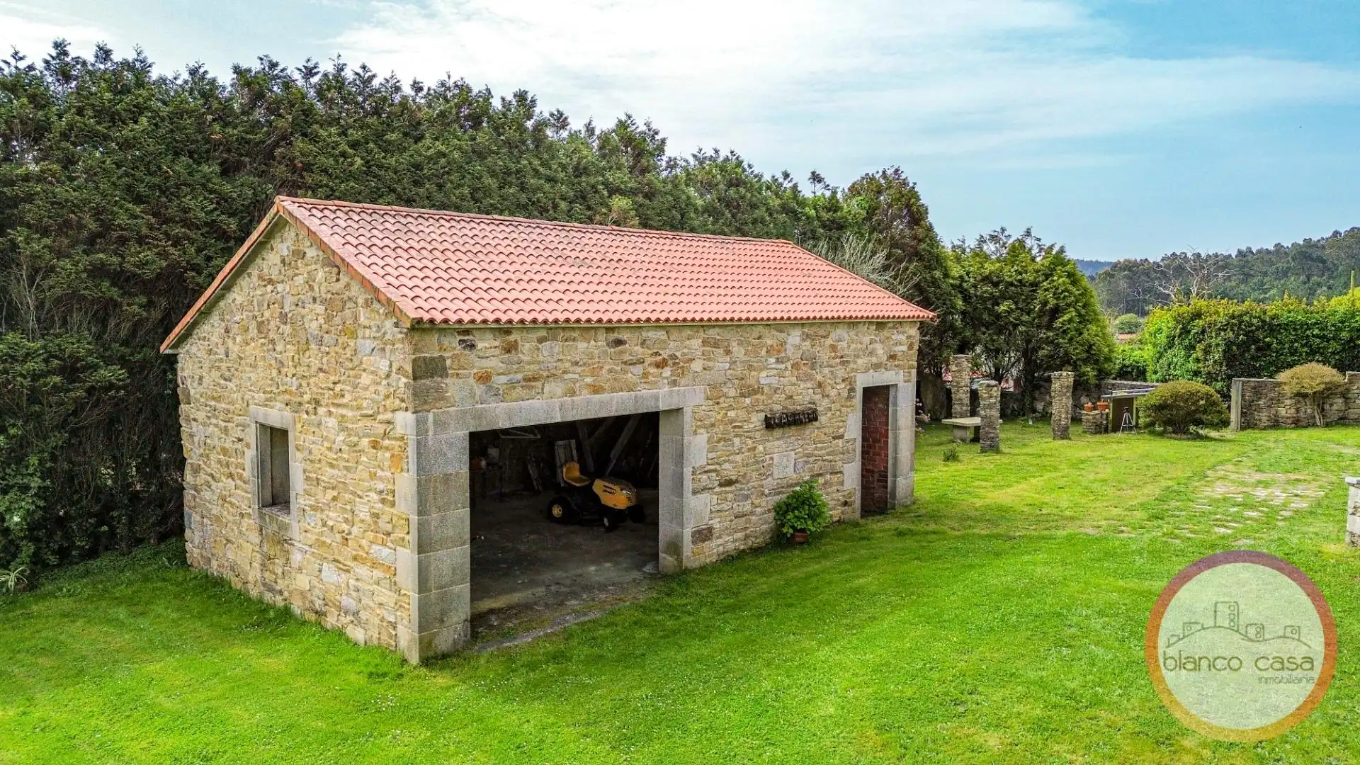 Vista exterior de Casa o chalet en venta en Malpica de Bergantiños con Amueblado y Balcón