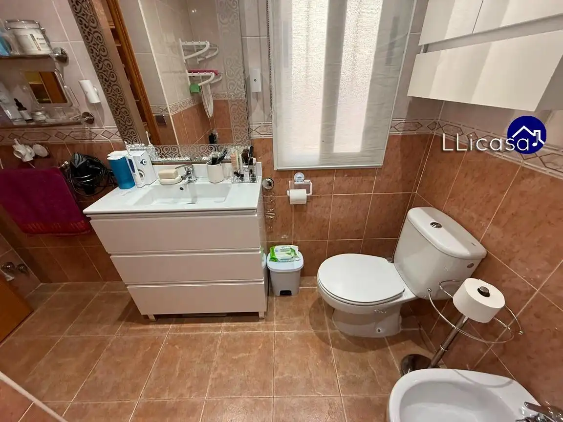 Baño de Casa adosada en venta en La Pobla de Vallbona con Aire acondicionado, Jardín privado y Terraza