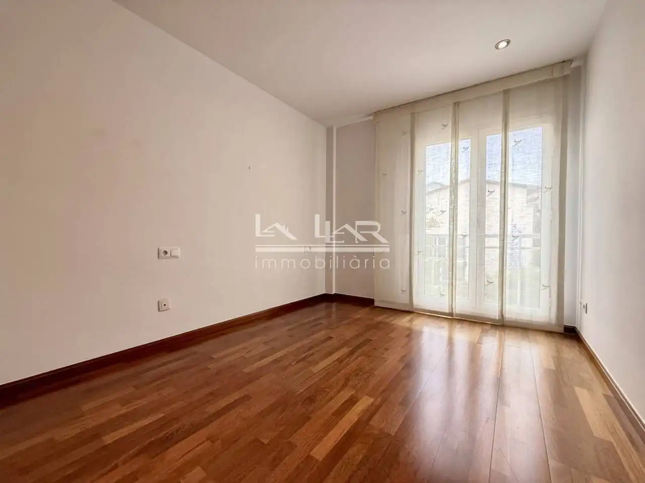 Sala d'estar de Pis en venda en Vic amb Calefacció, Parquet i Traster