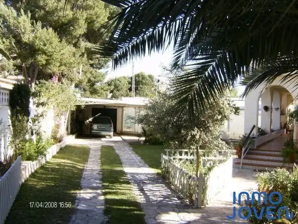 Vista exterior de Casa o xalet en venda en El Campello amb Aire condicionat, Jardí privat i Terrassa