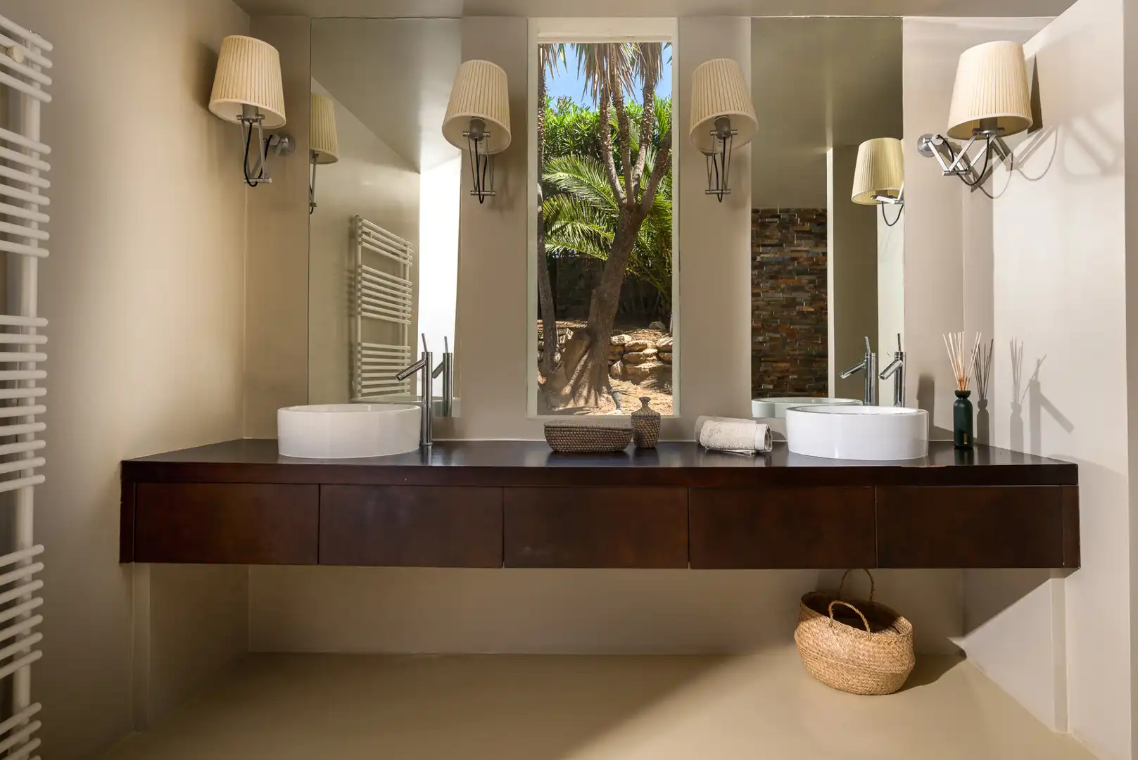Badezimmer von Haus oder Chalet zum Verkauf in Marbella mit Klimaanlage, Privatgarten und Terrasse