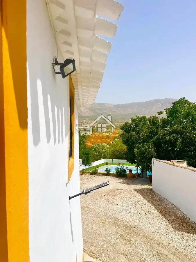 Vista exterior de Finca rústica en venda en Vélez-Blanco amb Balcó