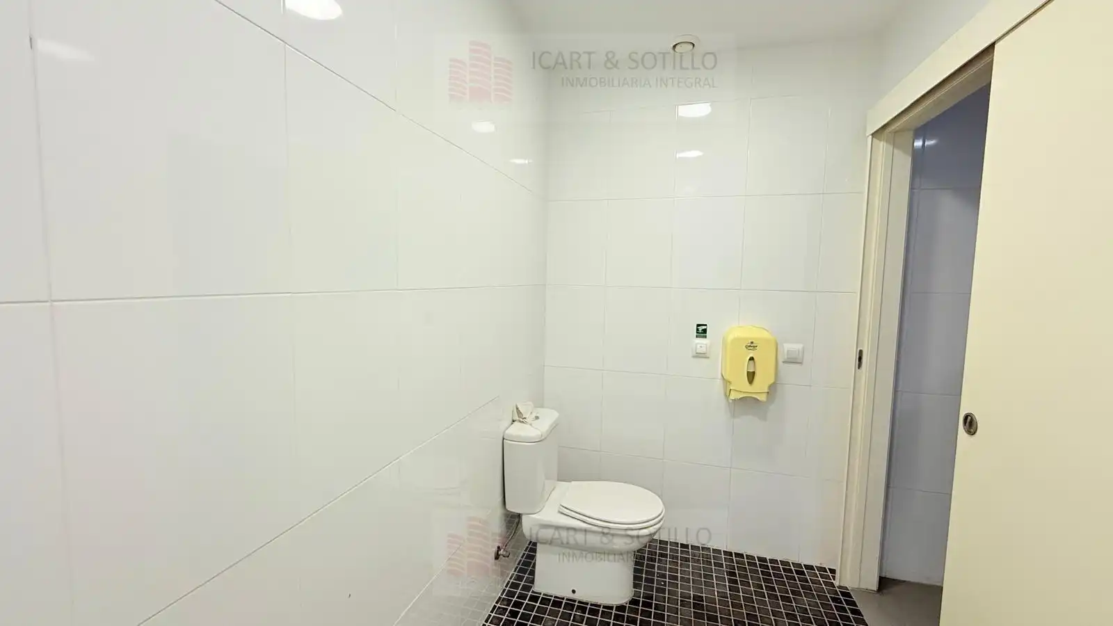 Baño de Local de alquiler en Vinaròs con Aire acondicionado