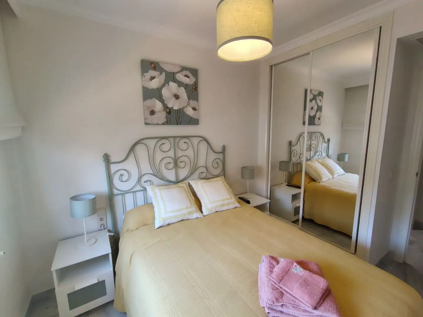 Schlafzimmer von Wohnung zur Miete in Marbella mit Klimaanlage, Heizung und Terrasse
