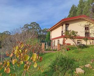 Vista exterior de Casa o xalet en venda en Muskiz amb Jardí privat, Terrassa i Balcó