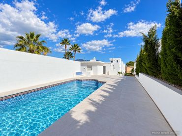 Detached house with pool for sale in L'Albir