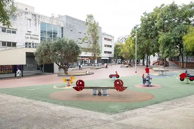 Vista exterior de Pis en venda en L'Hospitalet de Llobregat amb Aire condicionat, Calefacció i Balcó