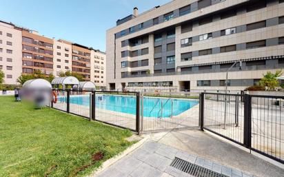 Swimming pool of Flat for sale in Torrejón de Ardoz  with Air Conditioner, Heating and Community pool