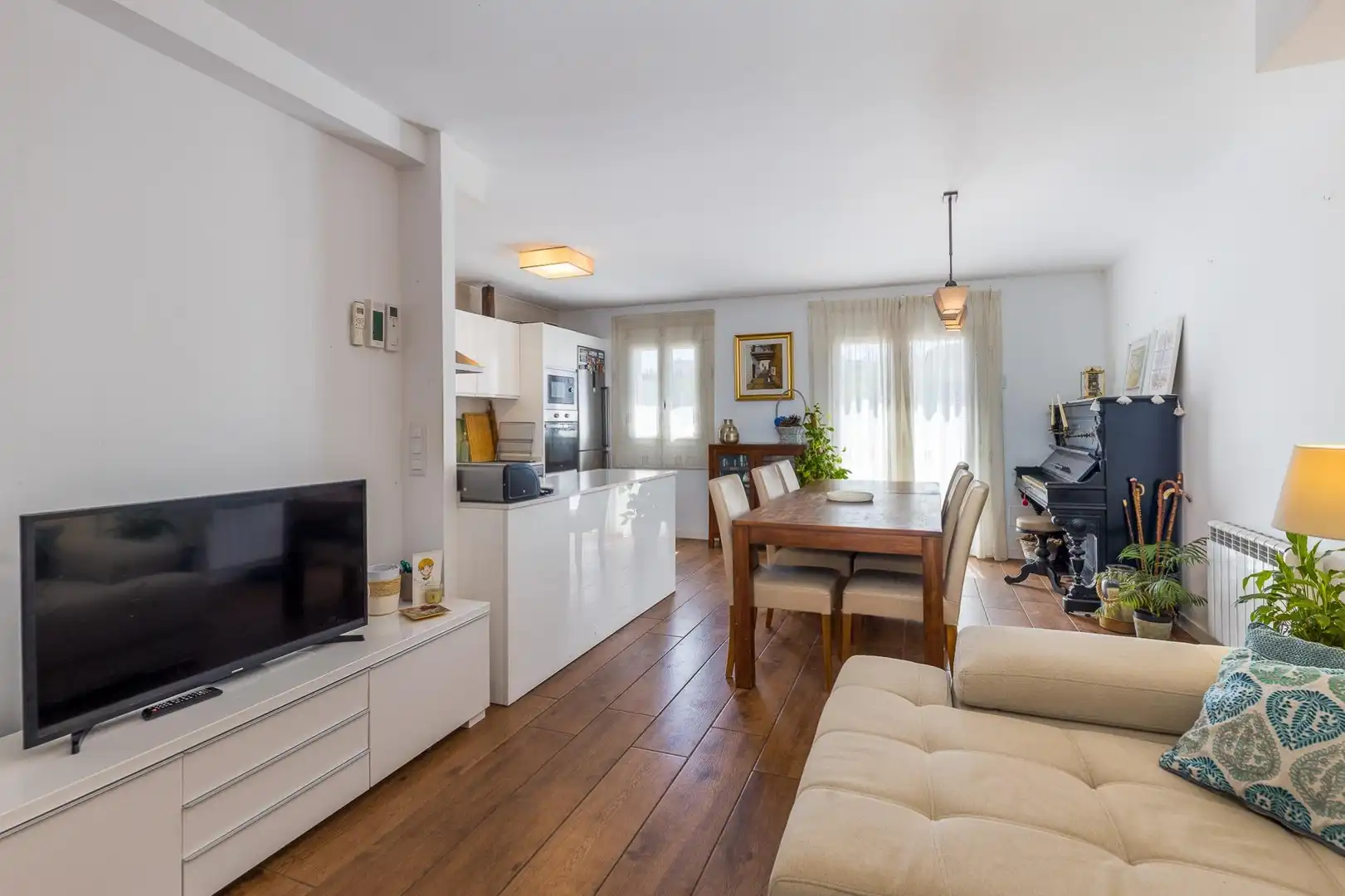Sala d'estar de Casa adosada en venda en  Palma de Mallorca amb Aire condicionat, Jardí privat i Terrassa