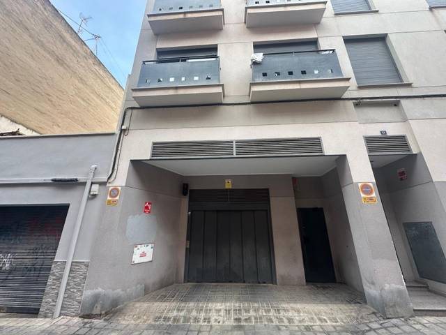 Garaje en Alquiler en Calle de Carlos Arniches, 11 en Carolinas Bajas