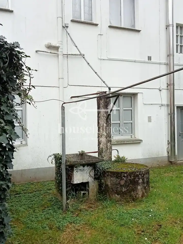 Vista exterior de Edificio en venta en Fene