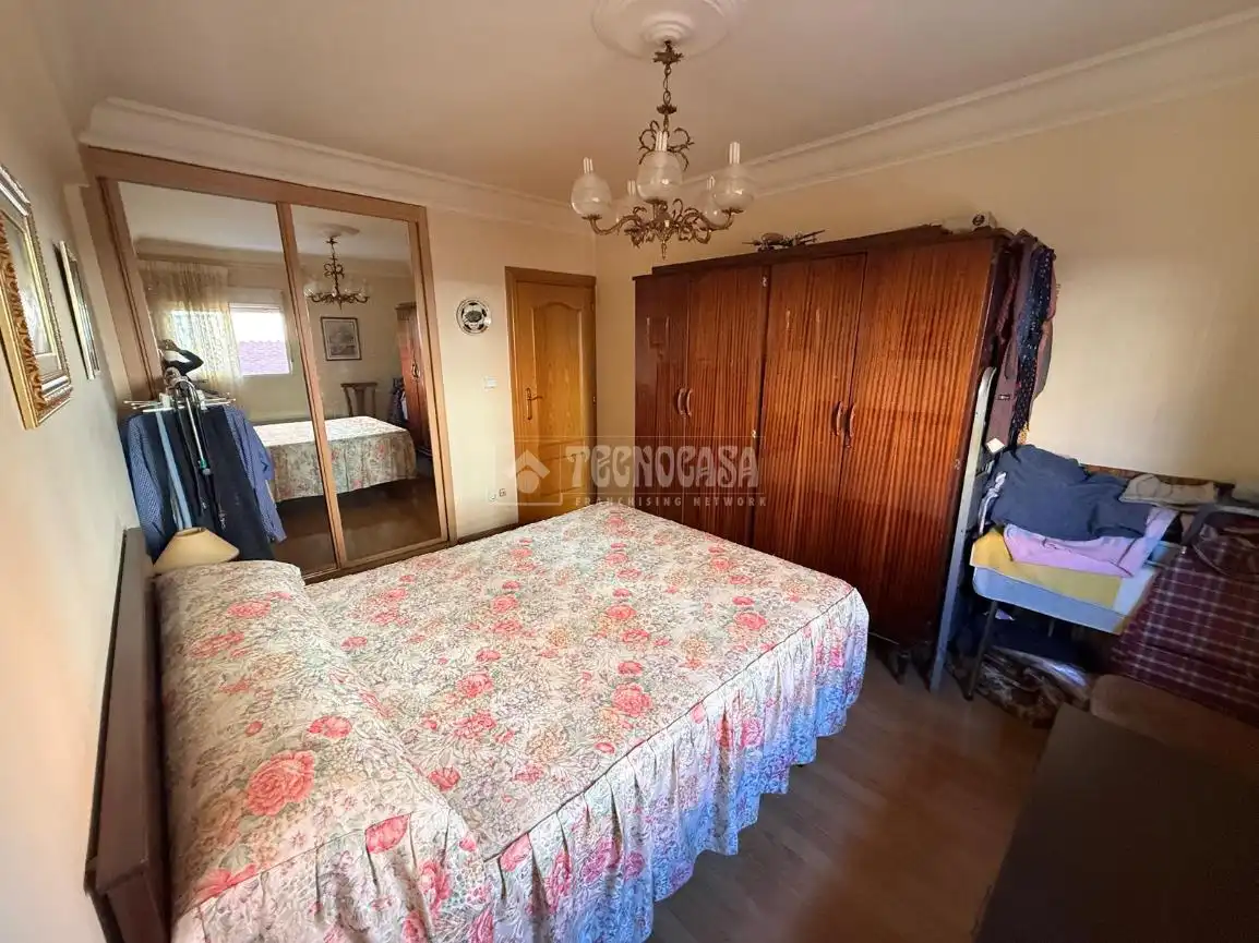 Bedroom of Flat for sale in Zaragoza  with Heating, Parquet flooring and Terrace