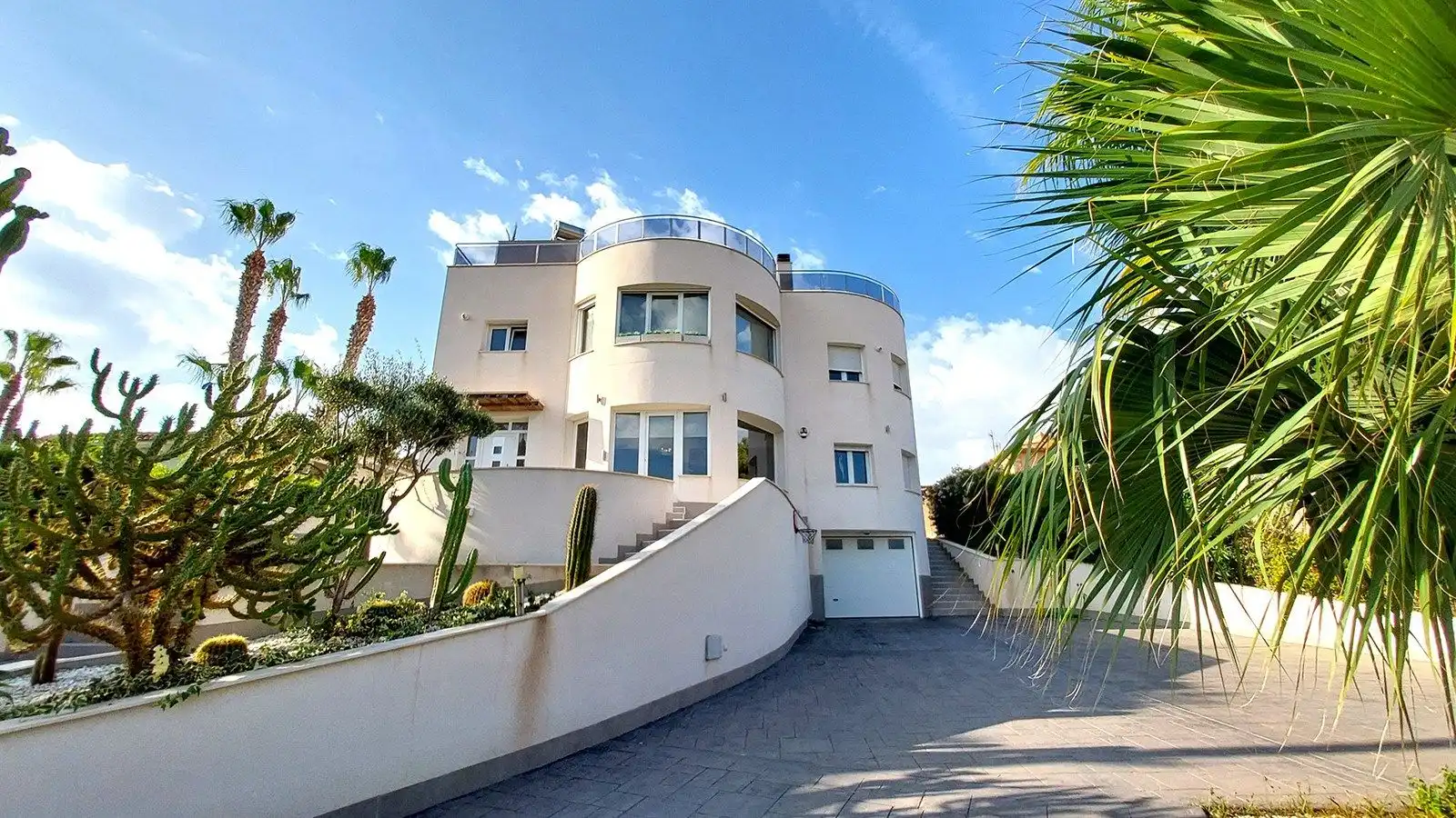 Chalet con piscina en venta en Los Balcones - Los Altos