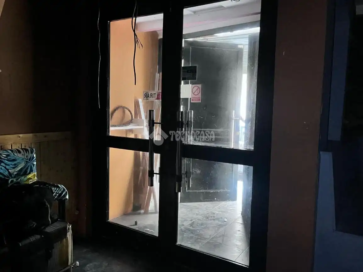 Local comercial en venta en Peñamefecit - Avda Barcelona