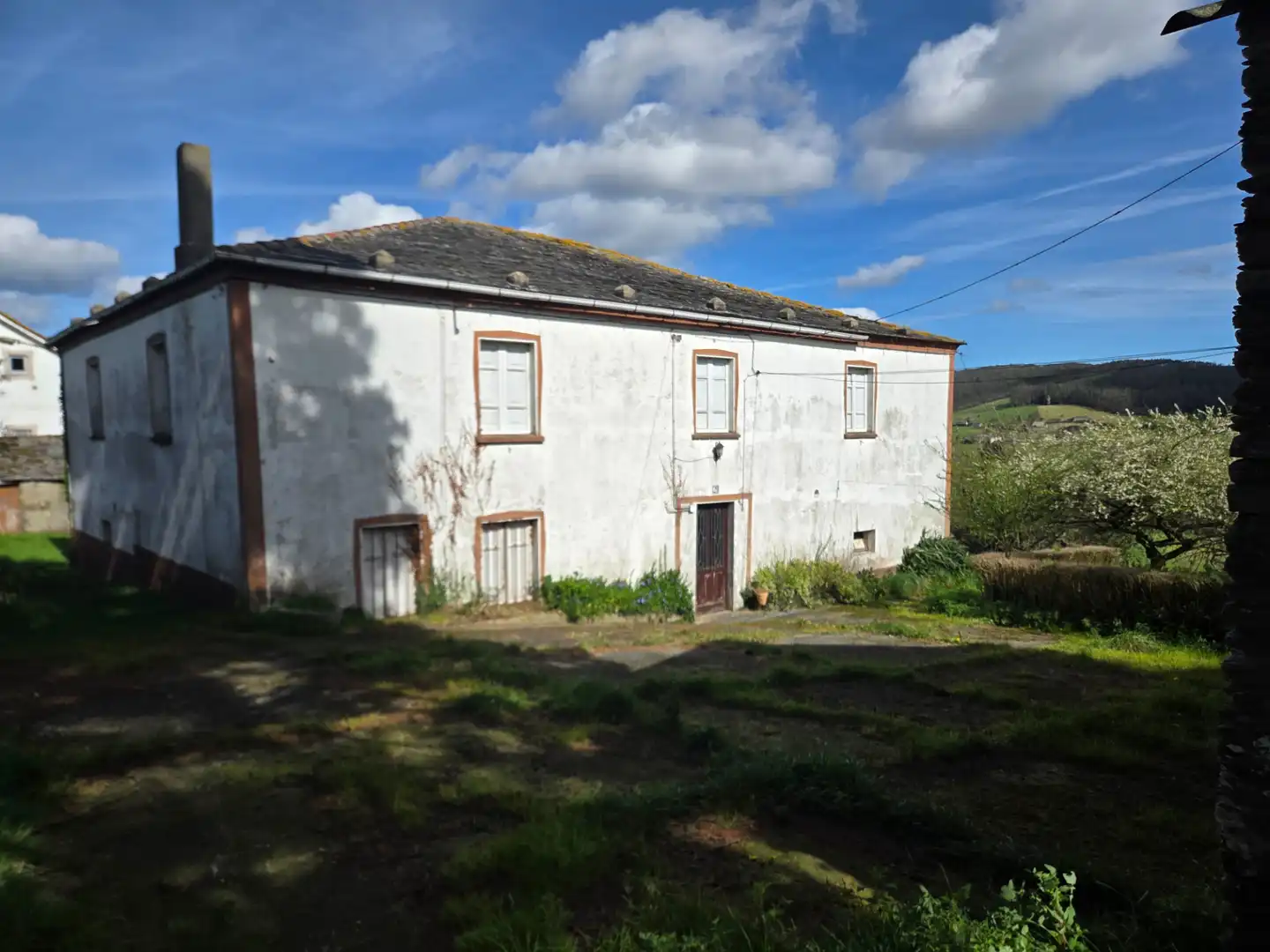 Vista exterior de Casa o xalet en venda en Barreiros amb Jardí privat, Traster i Moblat