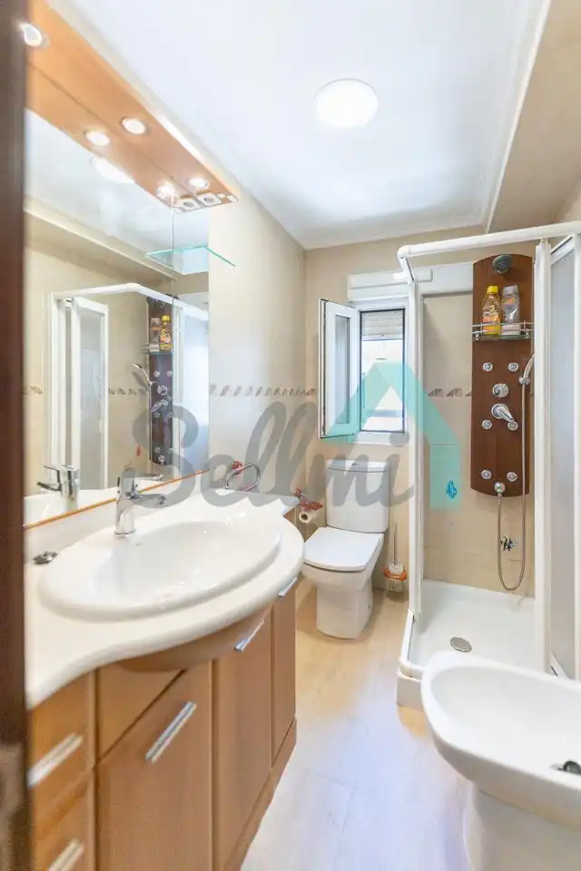 Bathroom of Flat for rent in Gijón   with Heating, Furnished and Internet