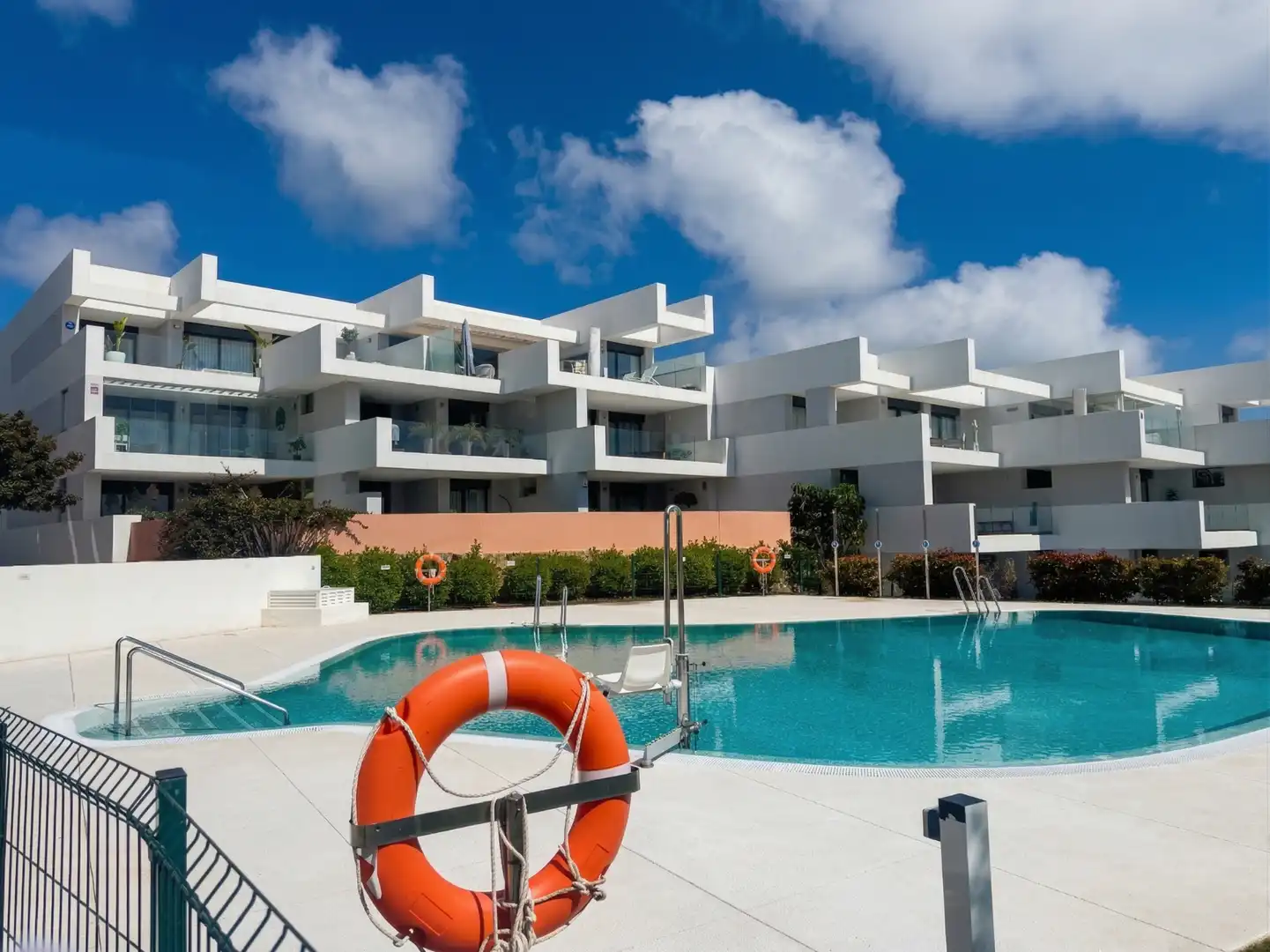 Schwimmbecken von Dachboden zum Verkauf in Manilva mit Klimaanlage, Heizung und Terrasse