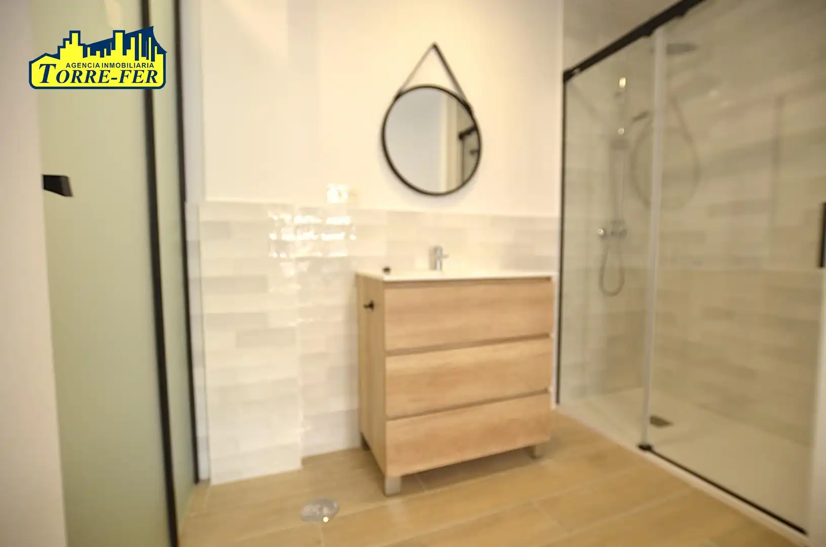 Bathroom of Apartments for rent in Almería  with Air Conditioner and Furnished