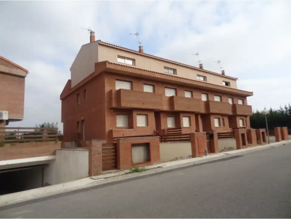 Vista exterior de Casa adosada en venda en Benavent de Segrià
