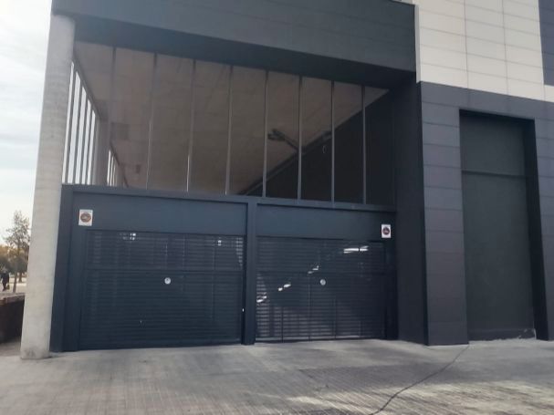 Vista exterior de Garatge de lloguer en Badalona amb Alarma