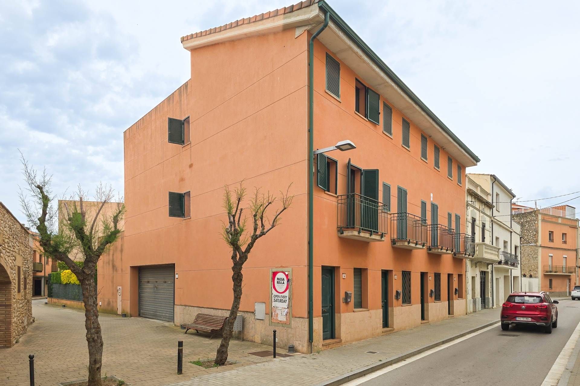 Vista exterior de Casa o xalet en venda en Sant Pere Pescador amb Aire condicionat, Terrassa i Balcó