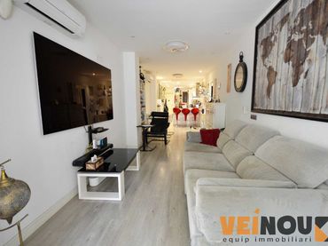 Appartamento con balcone in vendita a Carrer de Sants