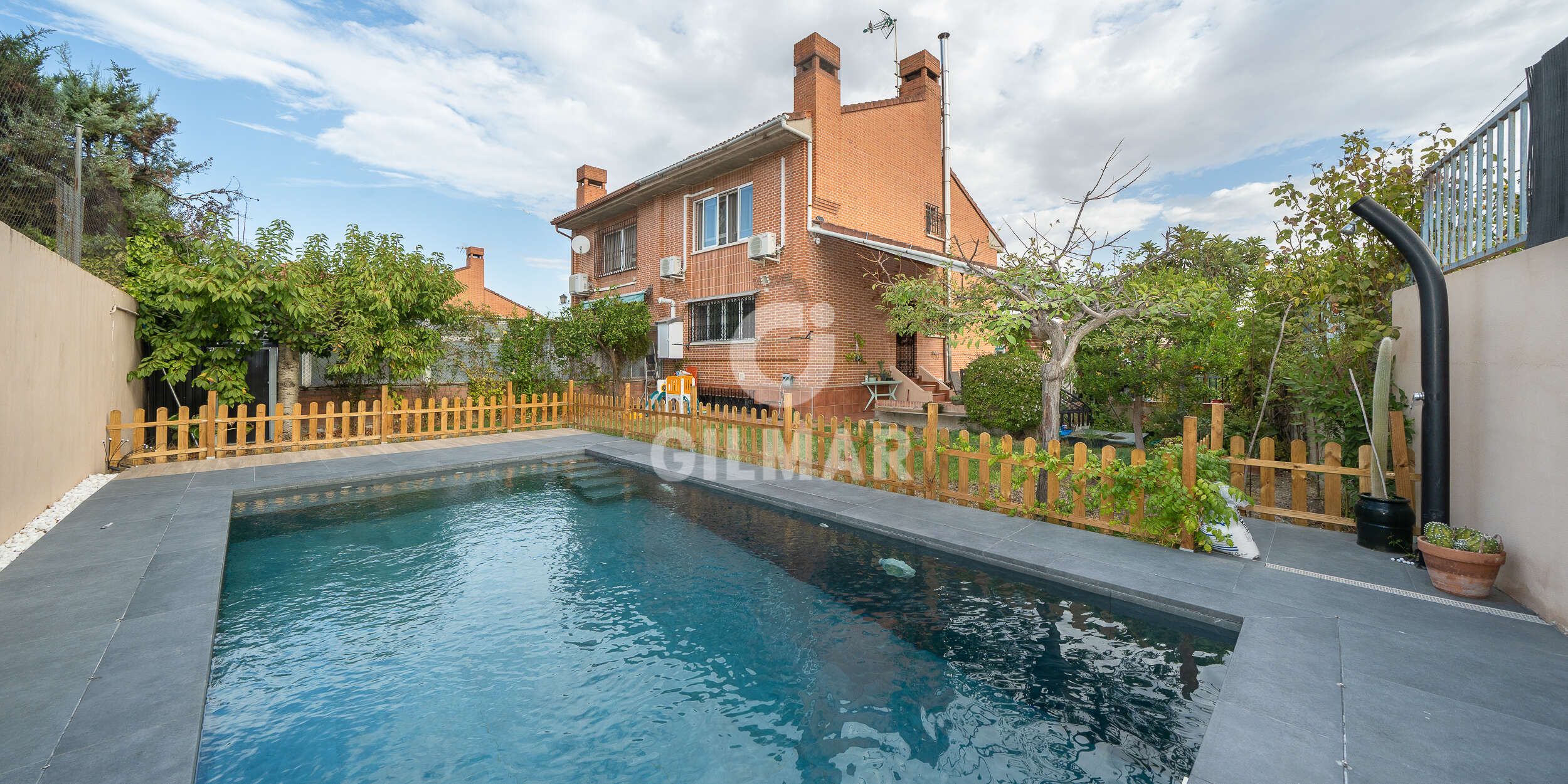 Swimming pool of Single-family semi-detached for sale in Coslada  with Heating, Private garden and Swimming Pool