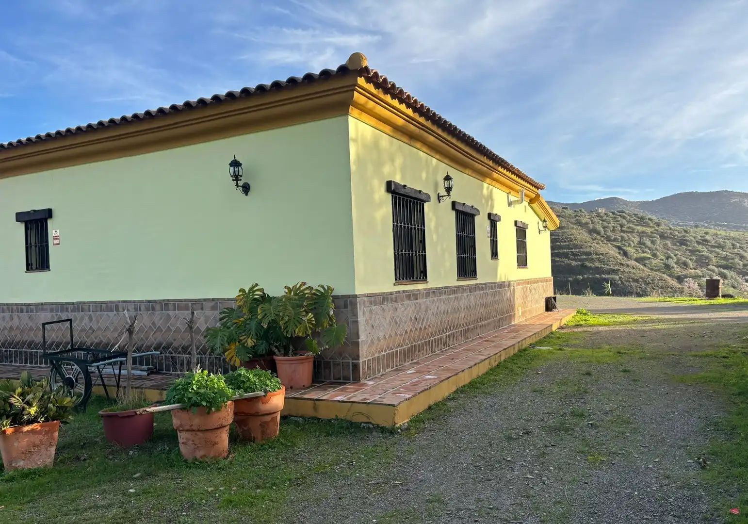 Vista exterior de Finca rústica en venda en Sedella amb Jardí privat, Terrassa i Traster