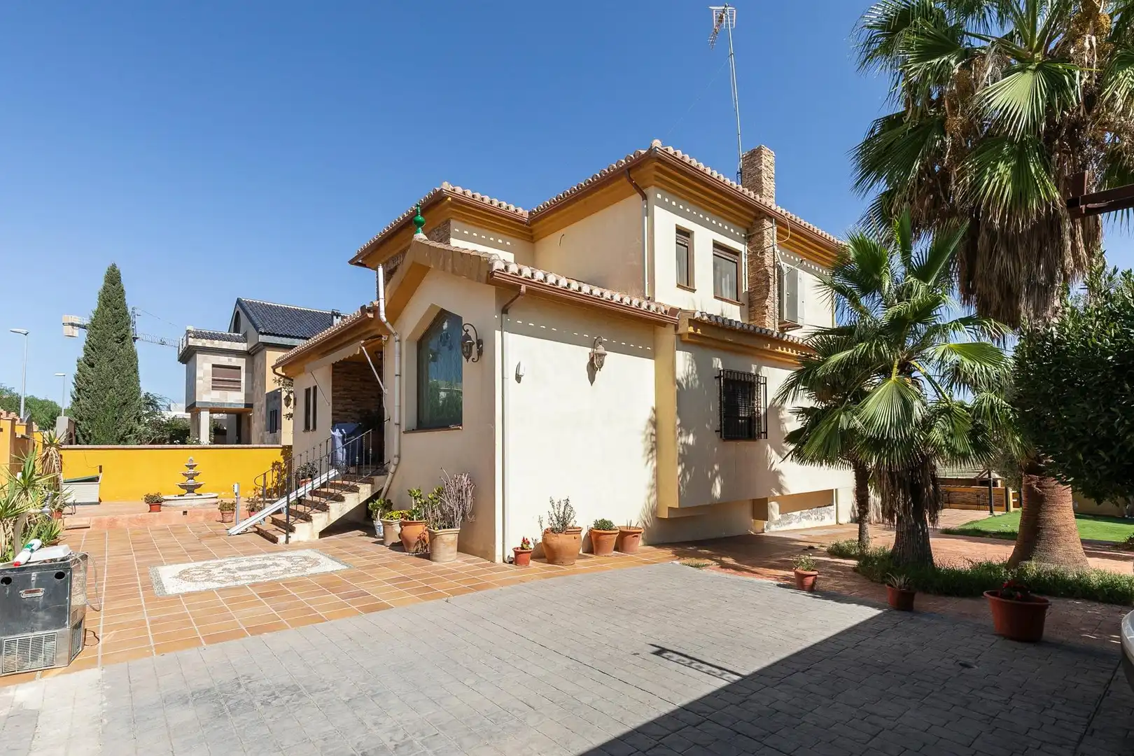 Vista exterior de Casa o chalet en venta en Las Gabias con Aire acondicionado, Calefacción y Jardín privado