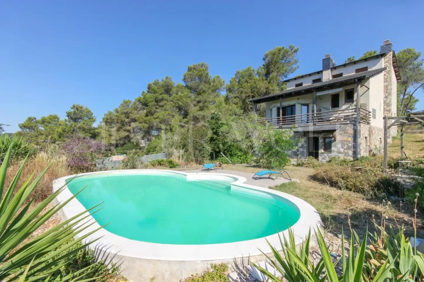 Piscina de Casa o xalet en venda en Vallirana amb Calefacció, Jardí privat i Parquet