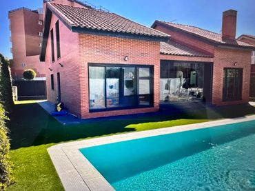 Villa avec piscine à vendre à Calle Jovellanos 75