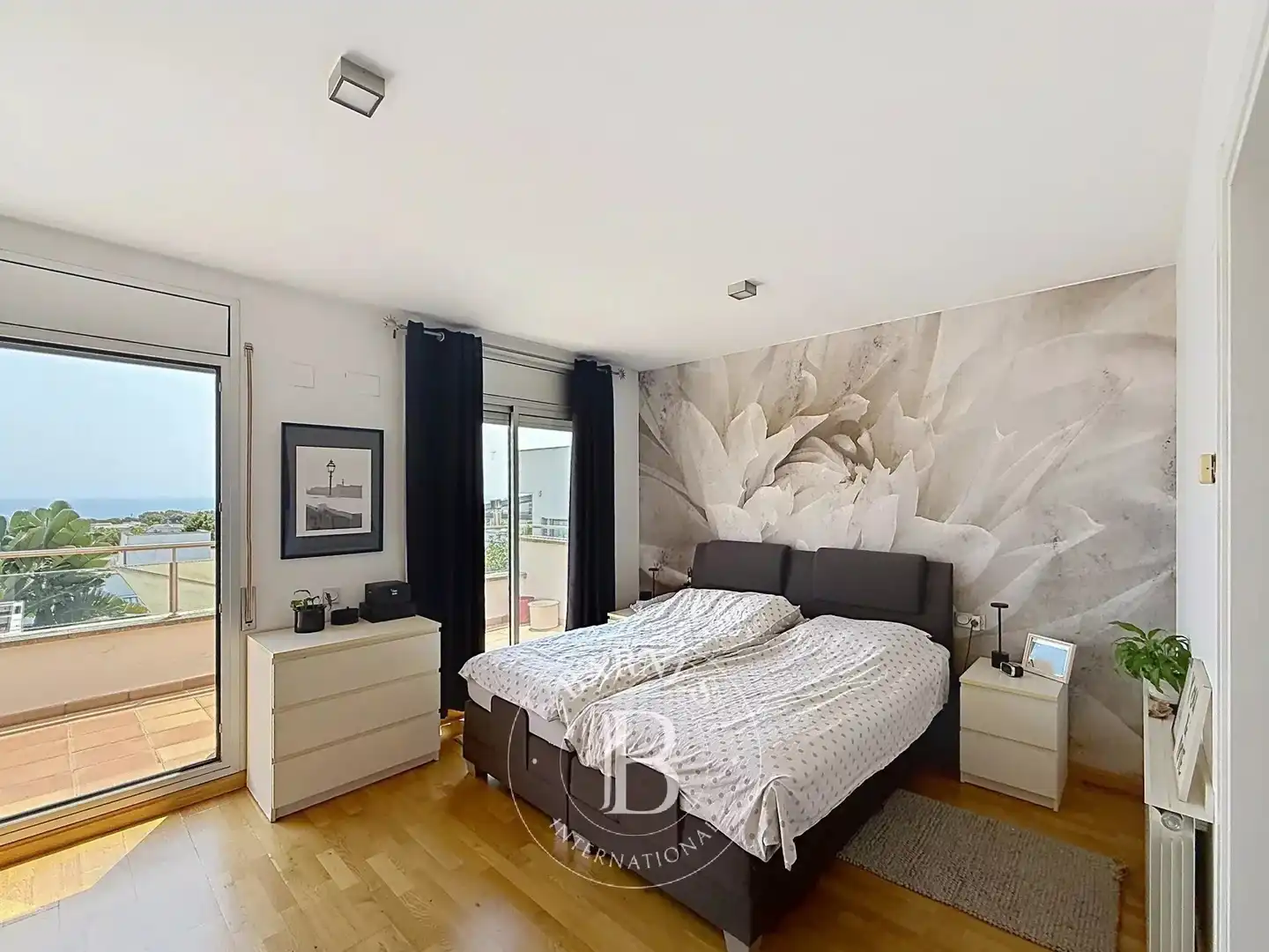 Habitación de Casa adosada en venta en Mataró con Aire acondicionado, Calefacción y Jardín privado