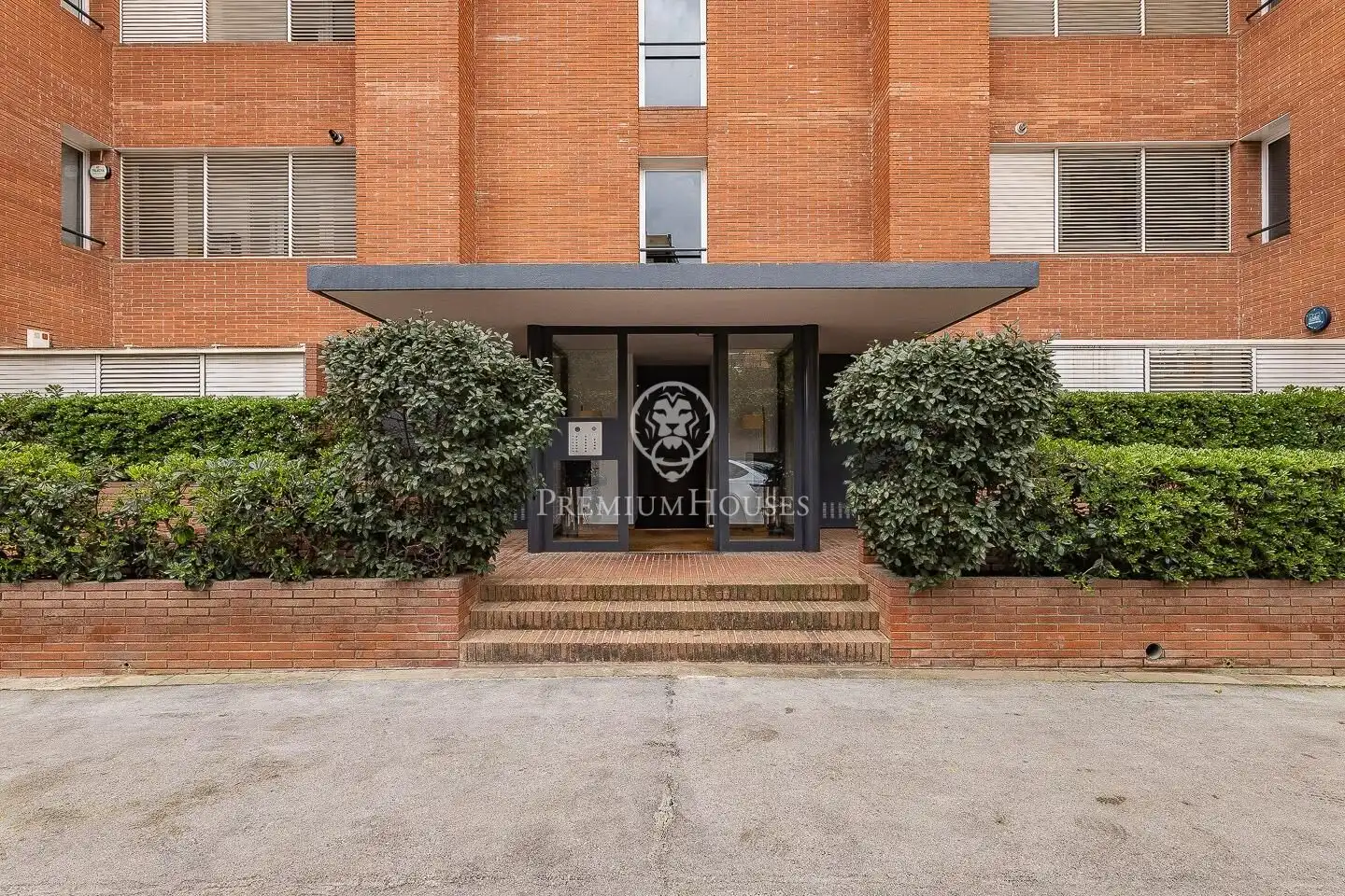 Exterior view of Flat for sale in Esplugues de Llobregat  with Air Conditioner, Heating and Private garden