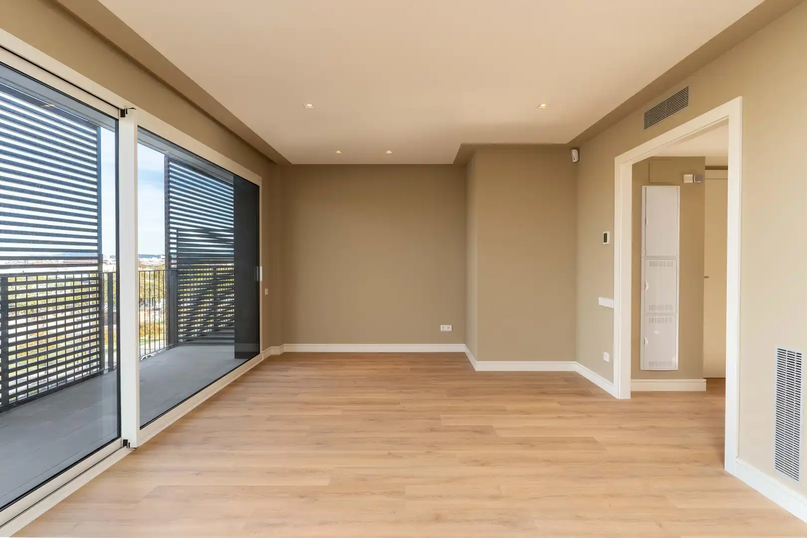 Wohnung zur Miete in Sabadell mit Klimaanlage, Privatgarten und Parkett