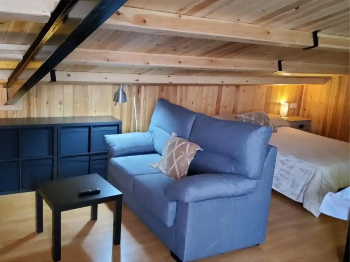 Sala d'estar de Pis de lloguer en Las Pedroñeras    amb Aire condicionat i Balcó