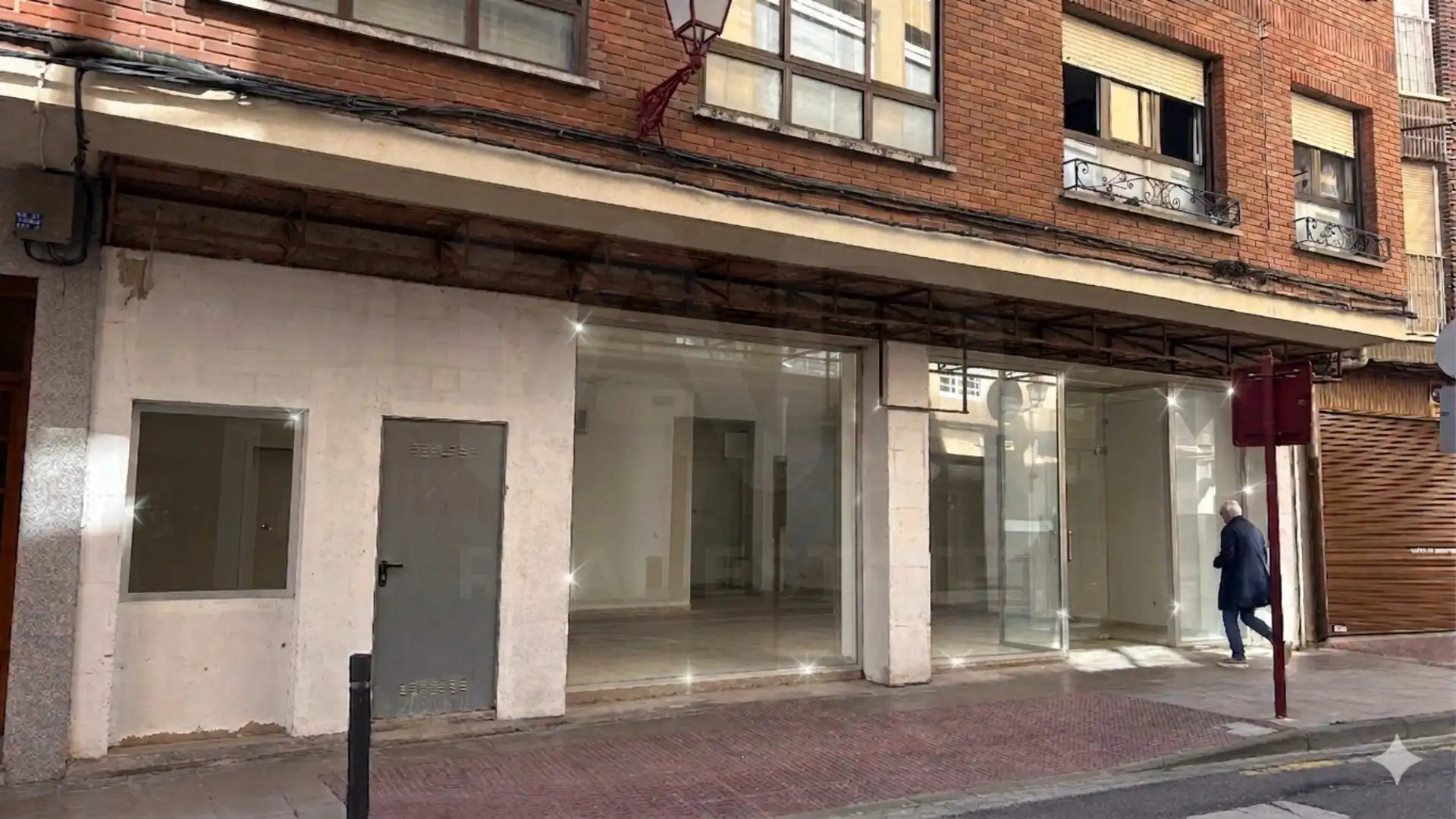 Locale commerciale in vendita a Calle SIERVAS DE JESUS 14 14